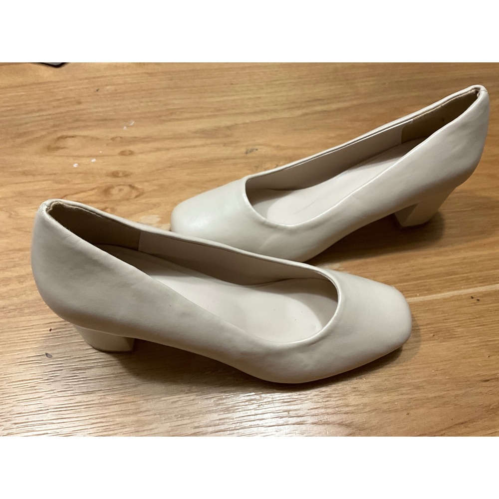 Halston Paris-75-DS Cream Vegan Leather Square Toe Block Heel Pumps Womens 7.5
